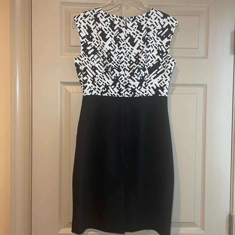 Kasper Black/White Sleeveless Dress w/Abstract Matching Jacket, Size‎ 2P and 4P